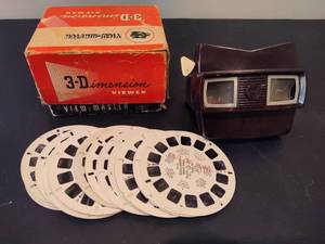 lot 82 image: Vintage Viewmaster wOver 20 Slides