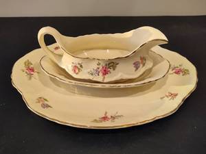 lot 69 image: Household Institute Priscilla Serving BowlGravy Boat