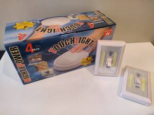lot 89 image: 3pk Touch Lights & Two Night Lights