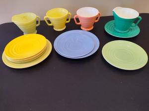lot 95 image: Asst Hazel Atlas Accessory Pieces