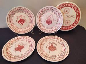 lot 97 image: Two Sets of 4pk Tin Holiday Plates