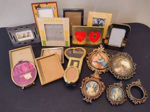 lot 99 image: Lot of Assorted Small Picture Frames