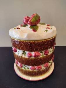 lot 111 image: Vintage Strawberry Layer Cake Cookie Jar
