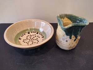 lot 113 image: Pottery Fruit Strainer & PitcherPlanter