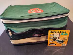 lot 116 image: Store & Feed Portable Pet Feeder