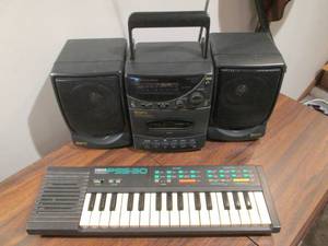 lot 27 image: Cassette Boom Box and small keyboard