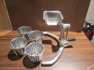 lot 54 image: SALAD MAKER
