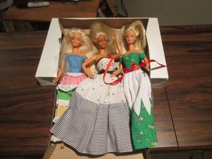 lot 148 image: VINTAGE BARBIES