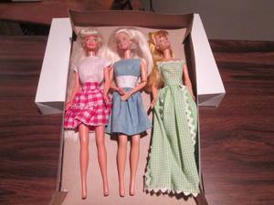 lot 149 image: VINTAGE BARBIES