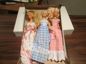 lot 150 image: VINTAGE BARBIES