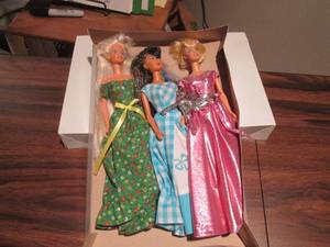 lot 151 image: VINTAGE BARBIES