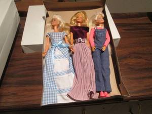 lot 152 image: VINTAGE BARBIES