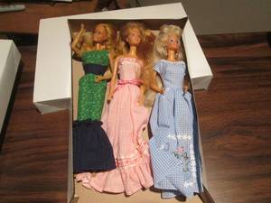 lot 153 image: VINTAGE BARBIES