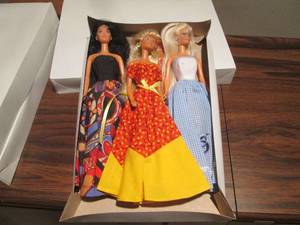lot 156 image: VINTAGE BARBIES