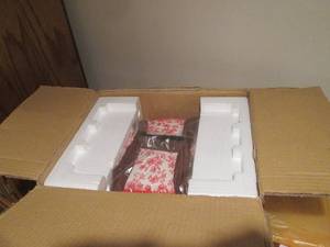 lot 191 image: NIB Temptations 6 Piece Set with Insulated Carrier