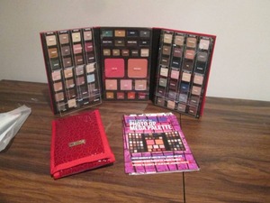 lot 194 image: Smash Box Cosmetics Photo Op Mega Pallet