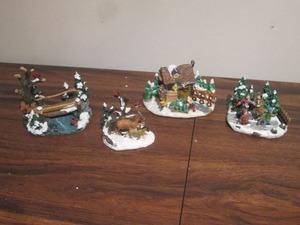 lot 202 image: 4 Piece Christmas Display Setting