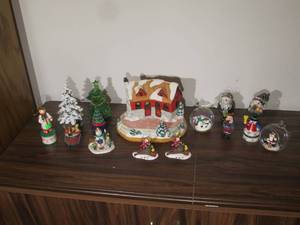 lot 204 image: Vintage Christmas