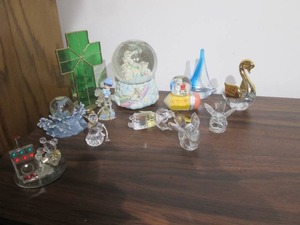 lot 213 image: Glass Paper Weights and decor
