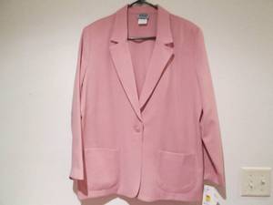 lot 224 image: WOMENS BLAZER SIZE 18