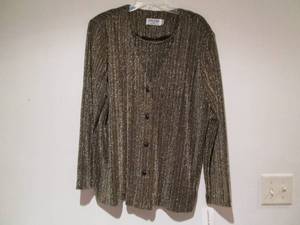 lot 226 image: WOMENS CLOTHING SIZE 18