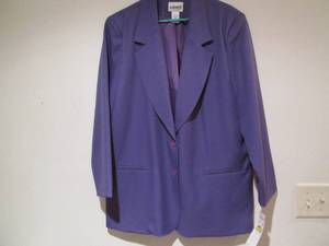 lot 228 image: WOMENS CLOTHING NEW WITH TAGS