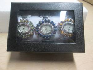lot 66 image: TIGERS EYE WATCH SET