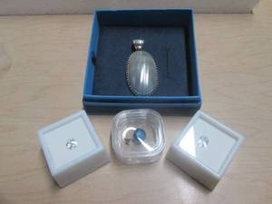 lot 73 image: MOTHER OF PEARL PENDANT