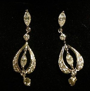lot 113 image: VICTORIA WIECK JEWELRY