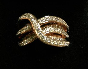 lot 117 image: VICTORIA WIECK JEWELRY