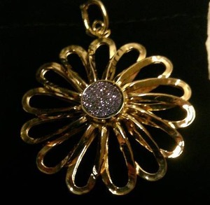 lot 121 image: VICTORIA WIECK JEWELRY