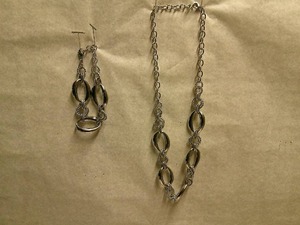 lot 127 image: VICTORIA WIECK JEWELRY