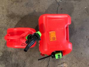 lot 28 image: Lot of Gas Gallons   Customer Returns See Pictures