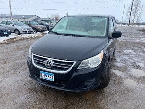 lot 6 image: 2010 Volkswagen Routan