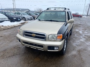 lot 13 image: 2000 Nissan Pathfinder