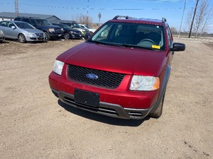 lot 10 image: 2006 Ford Freestyle