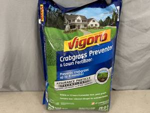 lot 163 image: New 14 lb Bag of Vigaro Crabgrass Preventer and Lawn Fertilizer