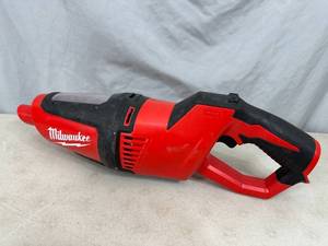 lot 10 image: Milwaukee M12 12-Volt Lithium-Ion Cordless Compact Vacuum