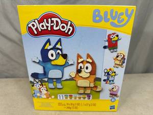 lot 27 image: New Bluey Plahdoh Set