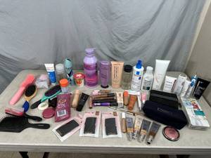lot 41 image: Lot of Health and Beauty Items