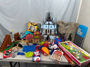 lot 48 image: Polly Pocket House, Mario Bros, and More