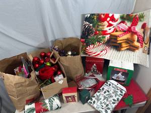 lot 52 image: Large Lot of Holiday Decor
