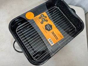 lot 66 image: New Graniteware Open Roaster Pan with Flat Rack