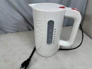 lot 68 image: New 34 oz Bodum Electric Hot Water Kettle