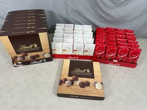 lot 100 image: Assorted Lindt Lindor Chocolate Truffles