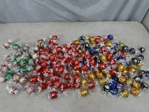 lot 101 image: 5 12 lbs Lindt Lindor Chocolate Truffles