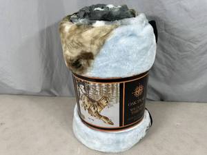lot 103 image: New Wolf Themed 60 x 80 Throw Blanket