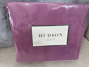 lot 104 image: New 6 pc Queen Size Sheet Set