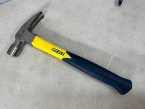 lot 132 image: New Estwing 20 oz Claw Hammer