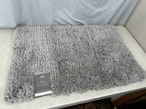 lot 136 image: New Super Plush Bath Rug